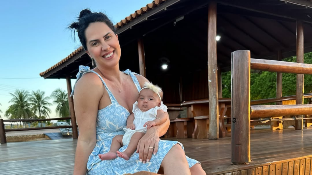 Zezé Di Camargo e Graciele Lacerda comemoram dois meses da filha Clara