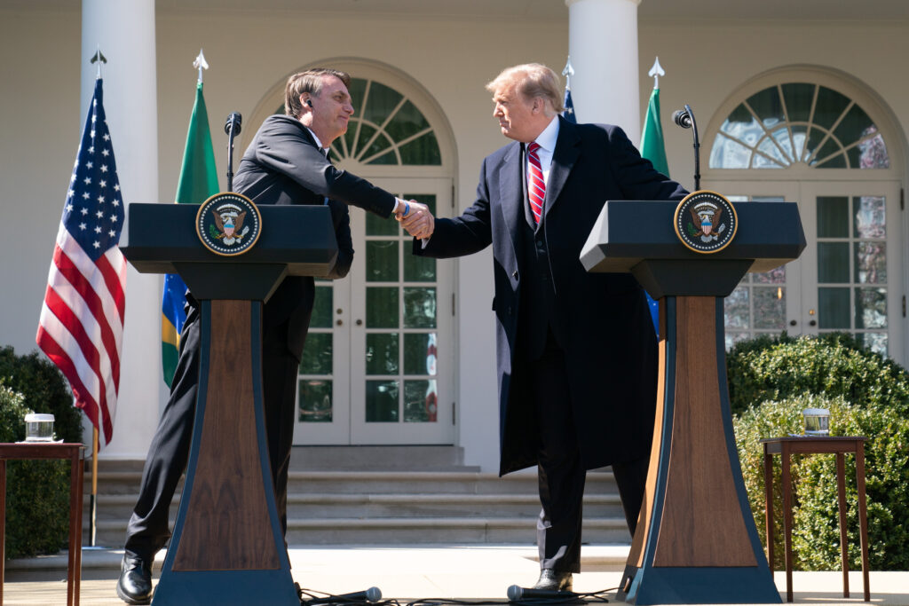 Crusoé: Bolsonaro já fez Trump desistir das tarifas. Agora, Lula será testado