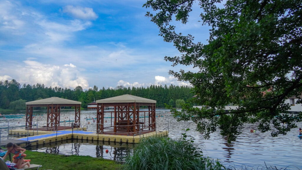 Uma maravilha natural e terapêutica, saiba onde fica o maior lago termal do mundo