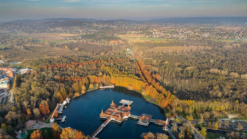 Uma maravilha natural e terapêutica, saiba onde fica o maior lago termal do mundo
