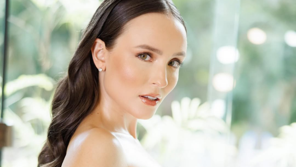 Larissa Manoela mostra fotos inéditas do casamento