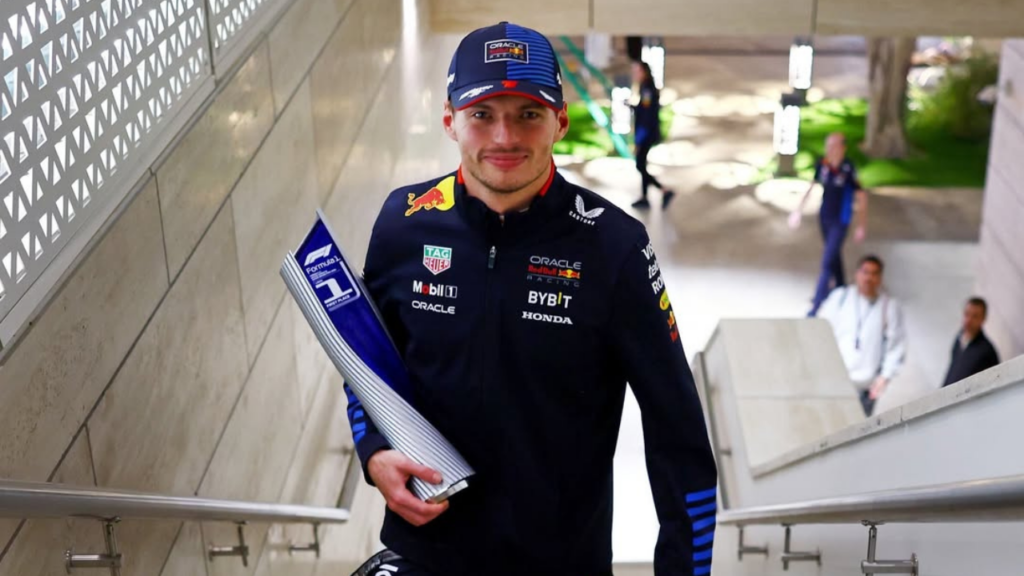 Chefe da RBR diz que Max Verstappen não sai