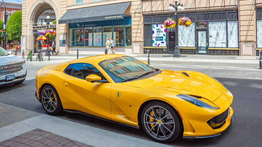 Neymar bateu Ferrari, mas ganhou Porsche em aposta