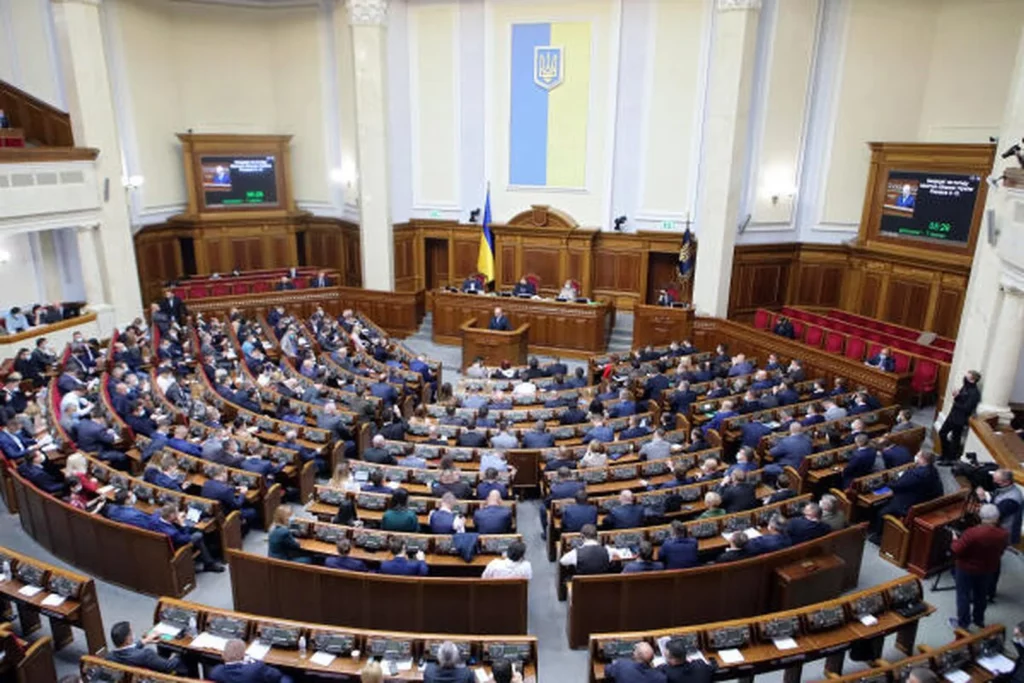 Parlamento ucraniano expressa apoio a Zelensky
