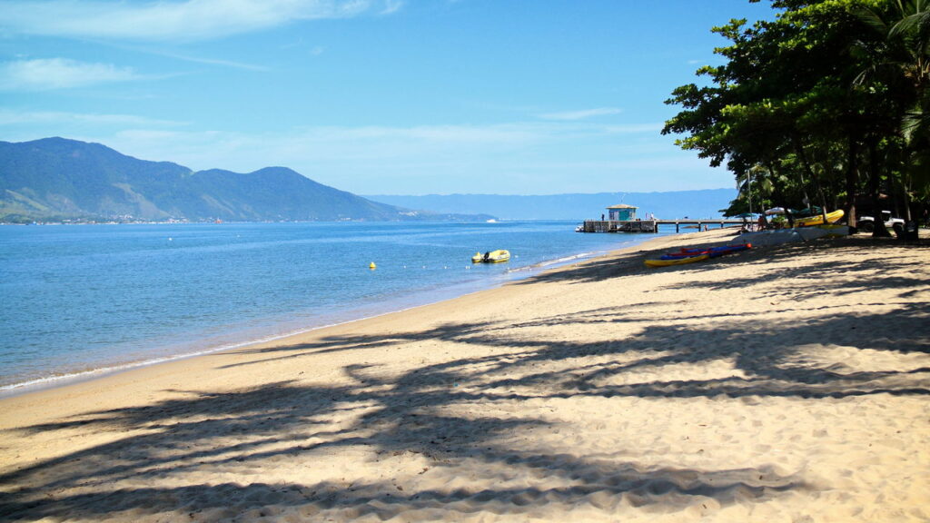 Conheça a praia do litoral paulista mais poluída da região