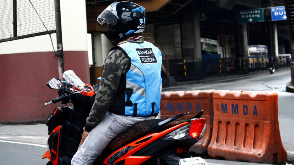 Projeto de lei quer regulamentar transporte por aplicativos para motos