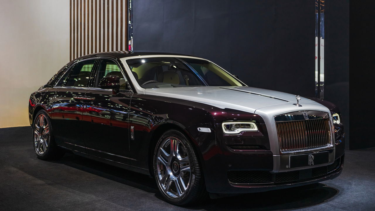 Por que os carros da Rolls-Royce são tão caros?