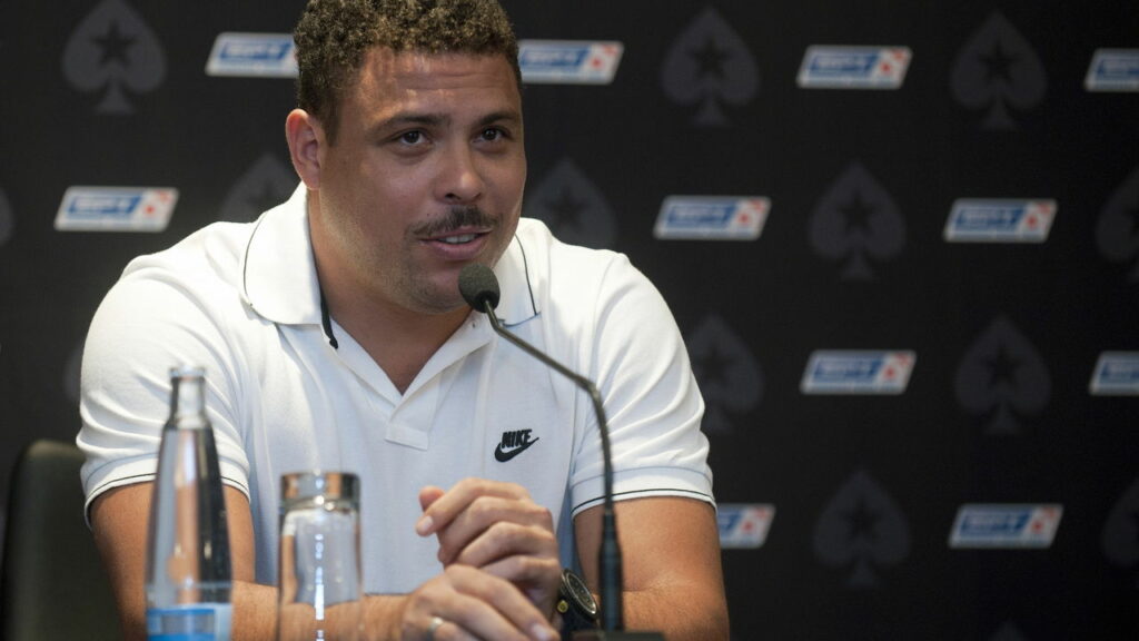 Ronaldo Fenômeno retira candidatura a presidência da CBF