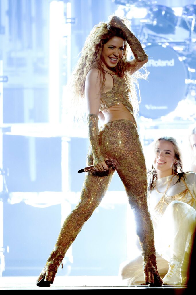 Shakira desembarca no Rio para show 'Las Mujeres Ya No Lloran'