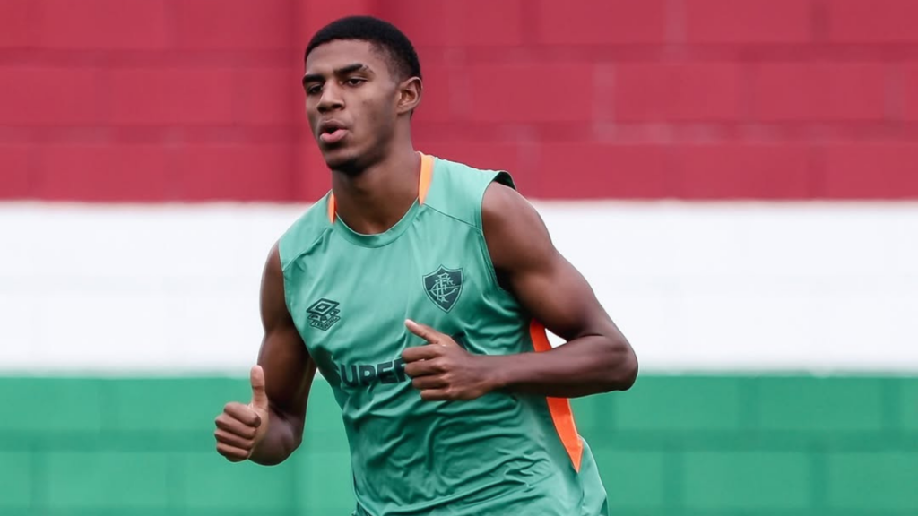 Fluminense renova com joia da base