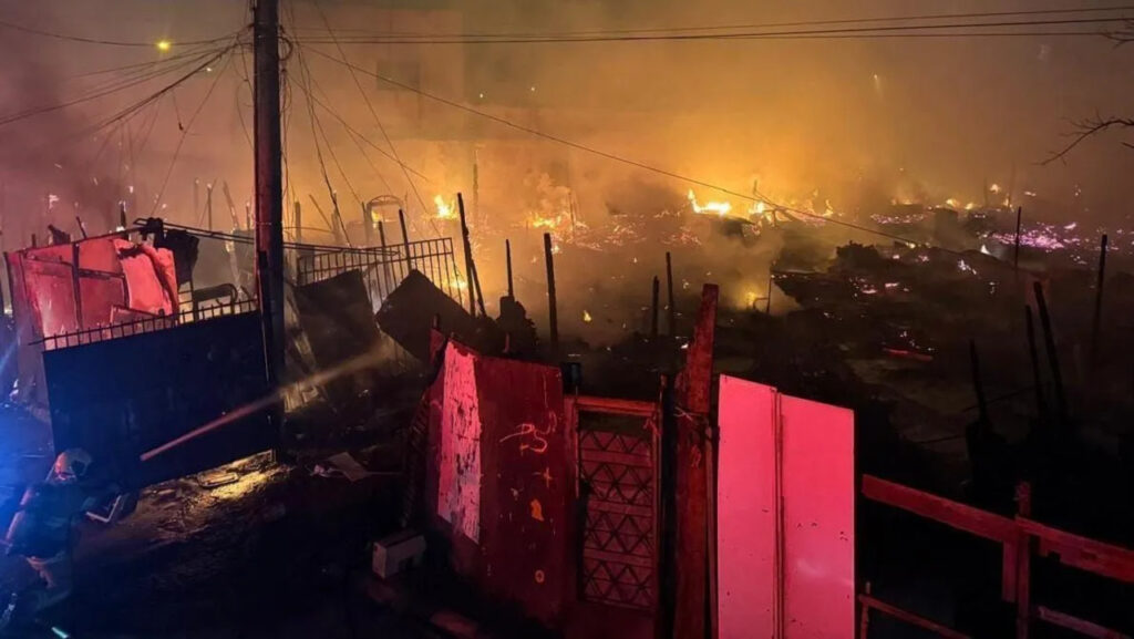 Incêndio no Recanto das Emas destrói 30 casas no DF