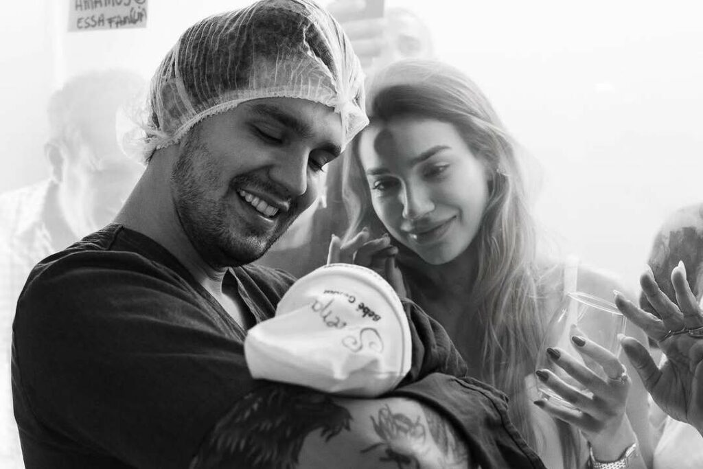 Irmã de Luan Santana posta foto inédita da filha do cantor