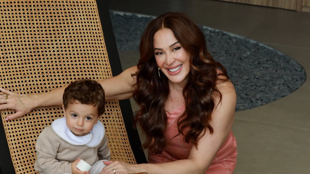 Claudia Raia comemora dois anos do filho Luca