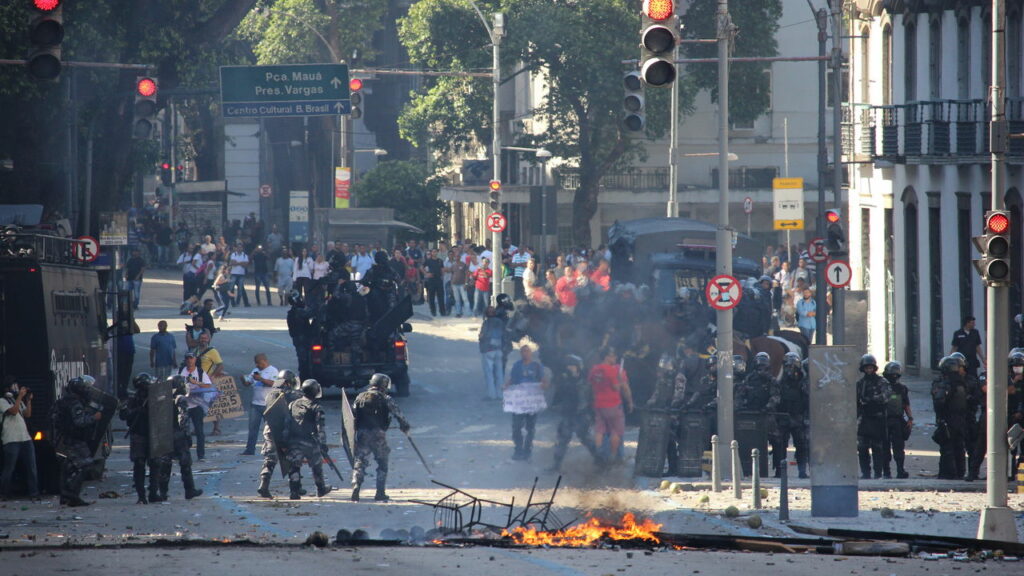 confronto com a policia rio de janeiro.