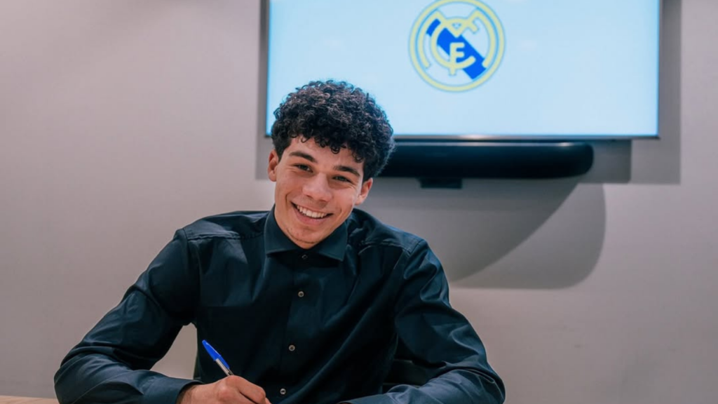 Filho de Marcelo renova contrato com o Real Madrid