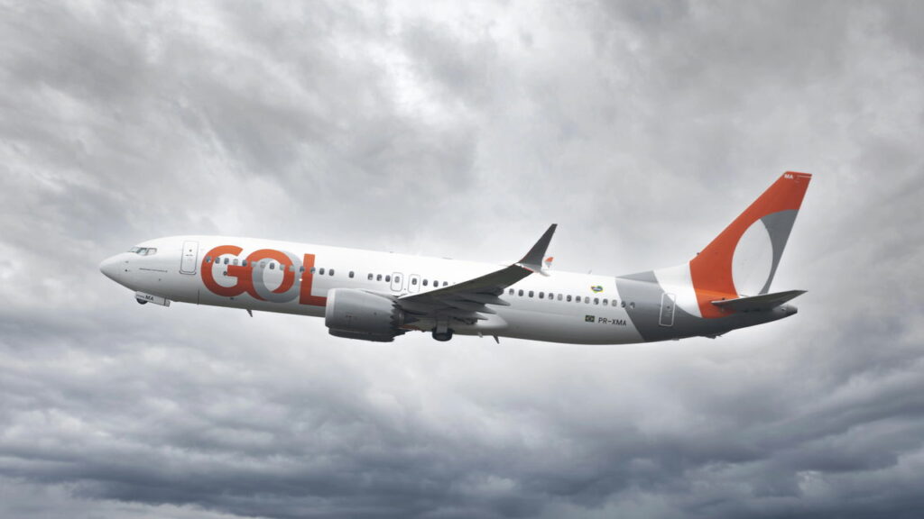 Avião da Gol colide durante decolagem no Aeroporto do Galeão