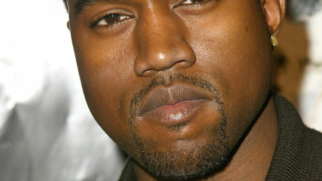 Kanye West volta a criar polêmica no X