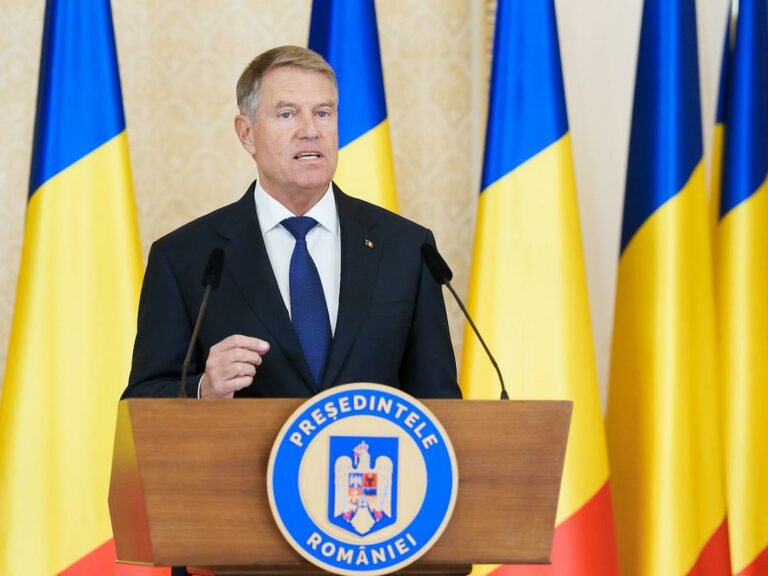 Presidente da Romênia renuncia após crise