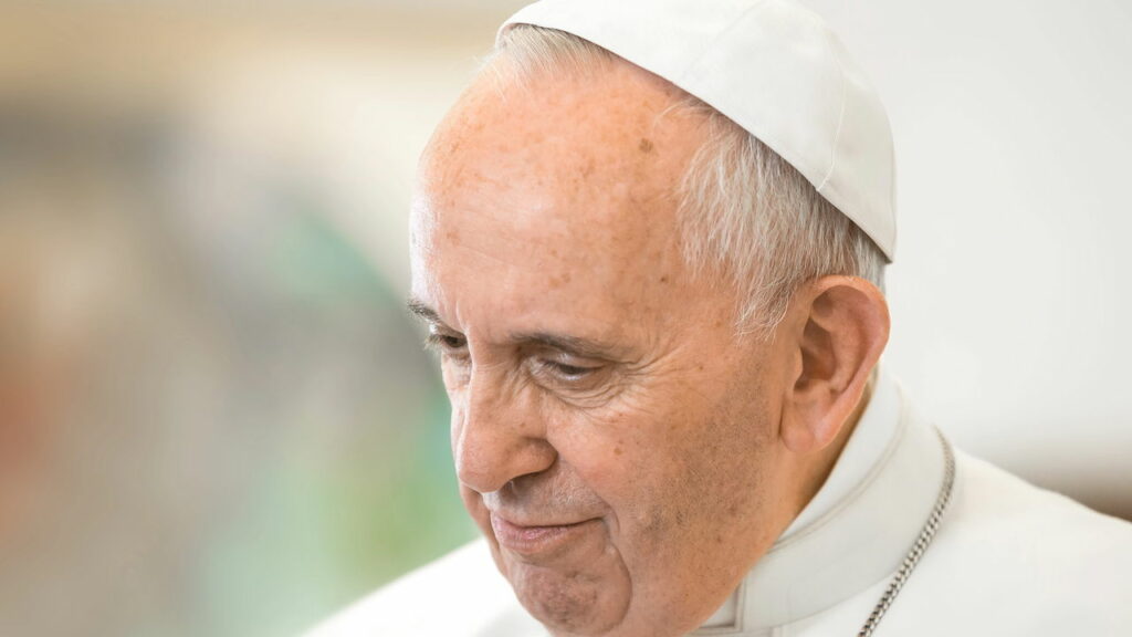 Papa Francisco tem piora no quadro clínico e passa por transfusão de sangue