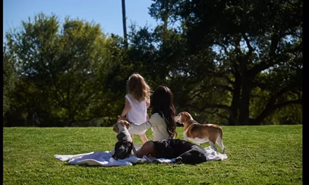 Meghan Markle mostra foto rara da filha Lilibet