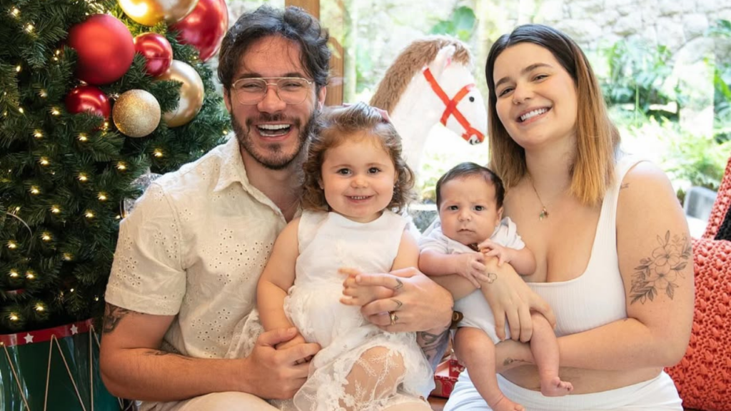 Viih Tube rebate críticas após batizado