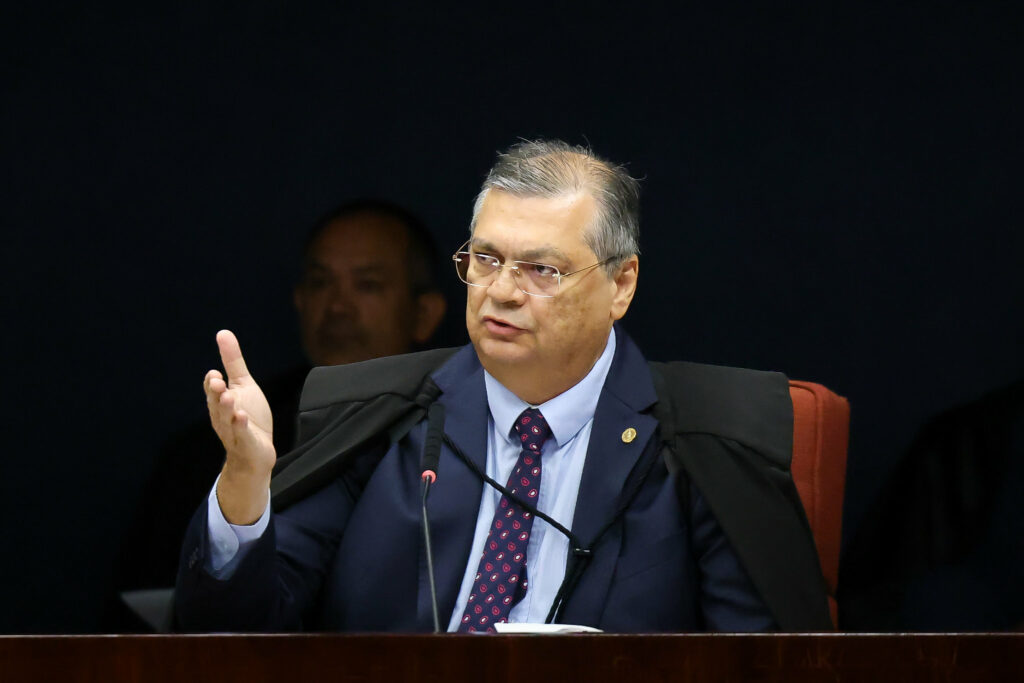 Dino bloqueia execução de parte de emendas da Saúde