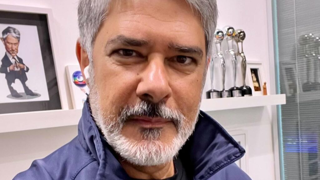 Juntos e misturados: William Bonner surge com ex e atual