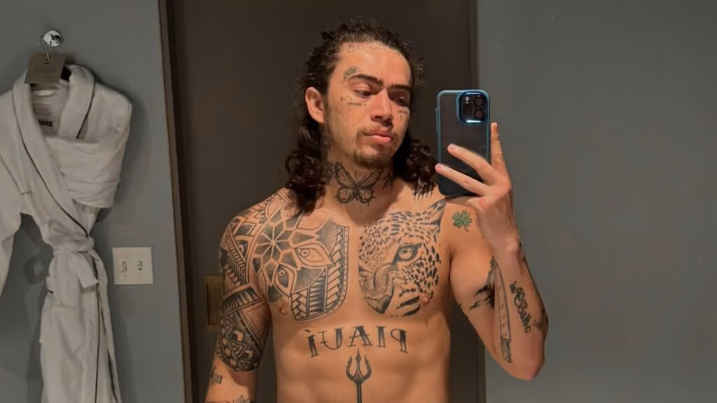 Whindersson Nunes é homenageado pelo pai