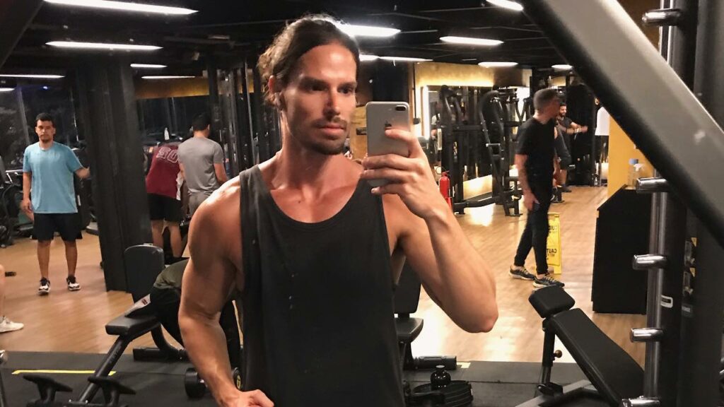 Jonatas Faro comenta críticas sobre sua harmonização facial