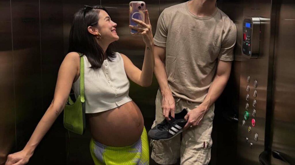 Manu Gavassi exibe barrigão de gravidez