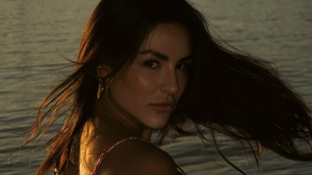Kéfera Buchmann remove procedimentos estéticos