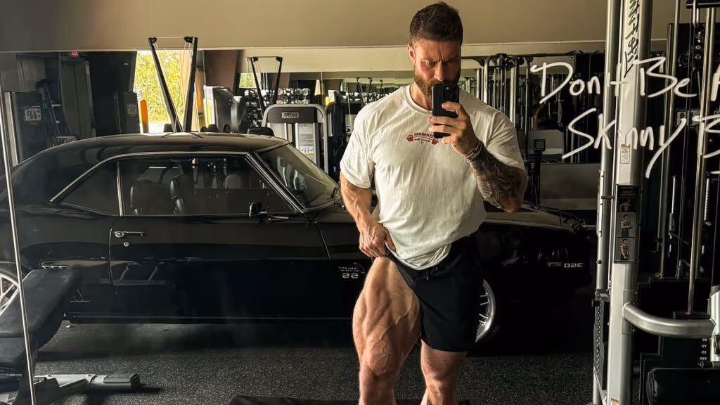 Chris Bumstead viraliza ao bater o carro