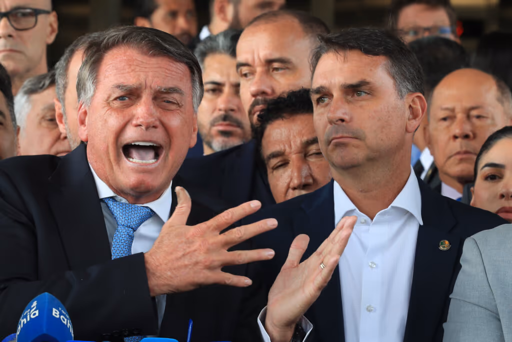 Bolsonaro ressuscita Lula; pela segunda vez