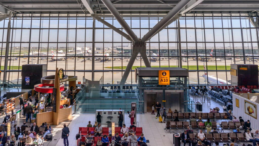Incêndio próximo ao do Aeroporto de Londres deixa 5 mil casas sem energia