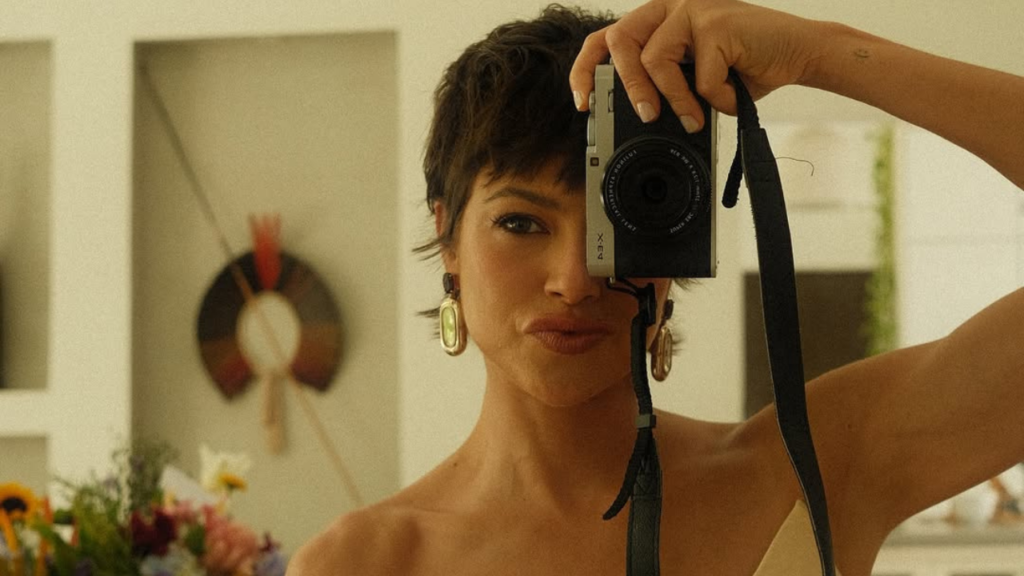 Agatha Moreira se emociona no fim de gravações de Mania de Você