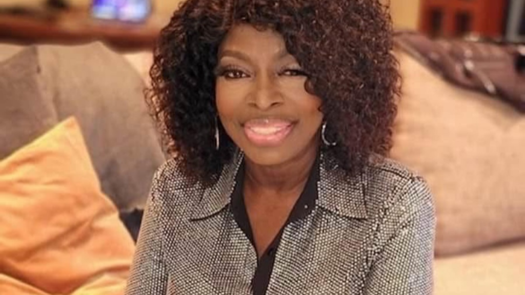 Cantora Angie Stone morre aos 63 anos