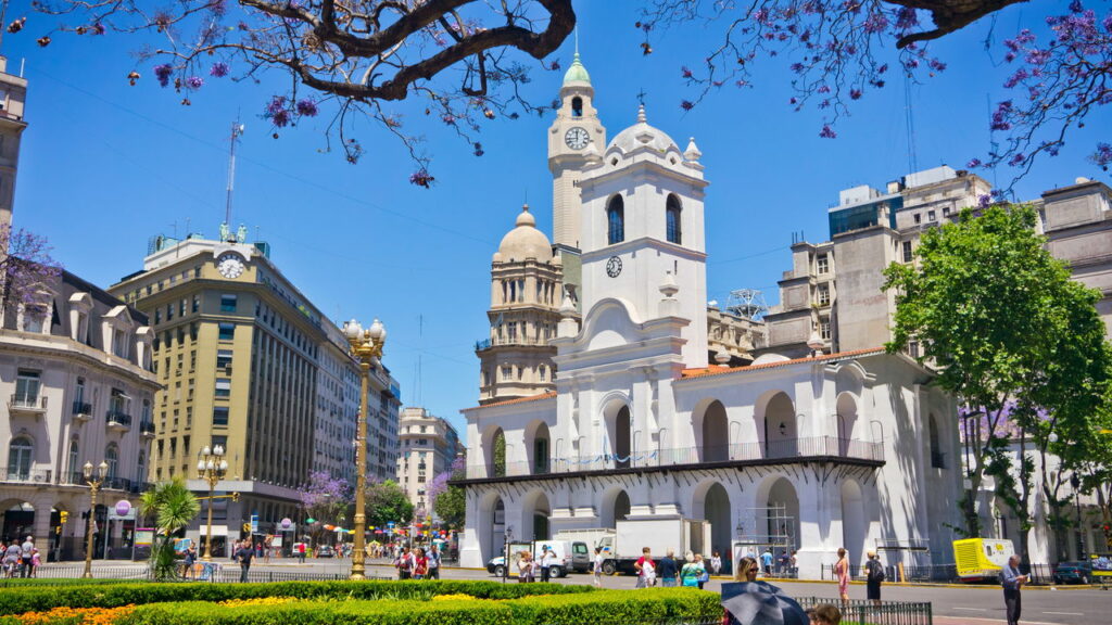 Tempestades na Argentina comovem Papa e Messi