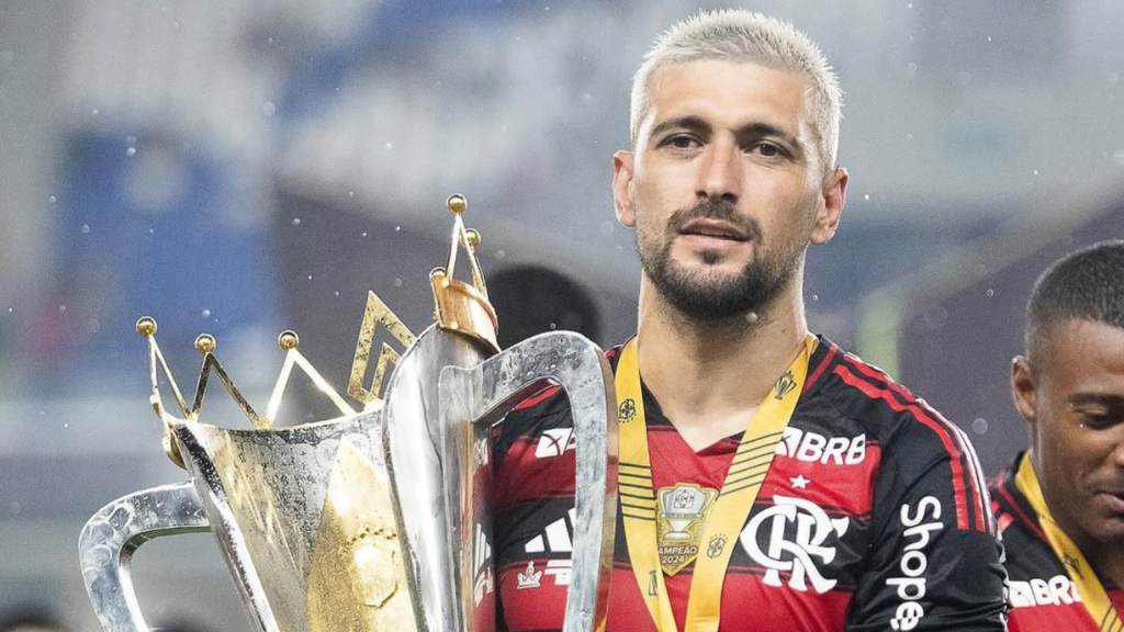 Arrascaeta completa 300 jogos com a camisa do Flamengo