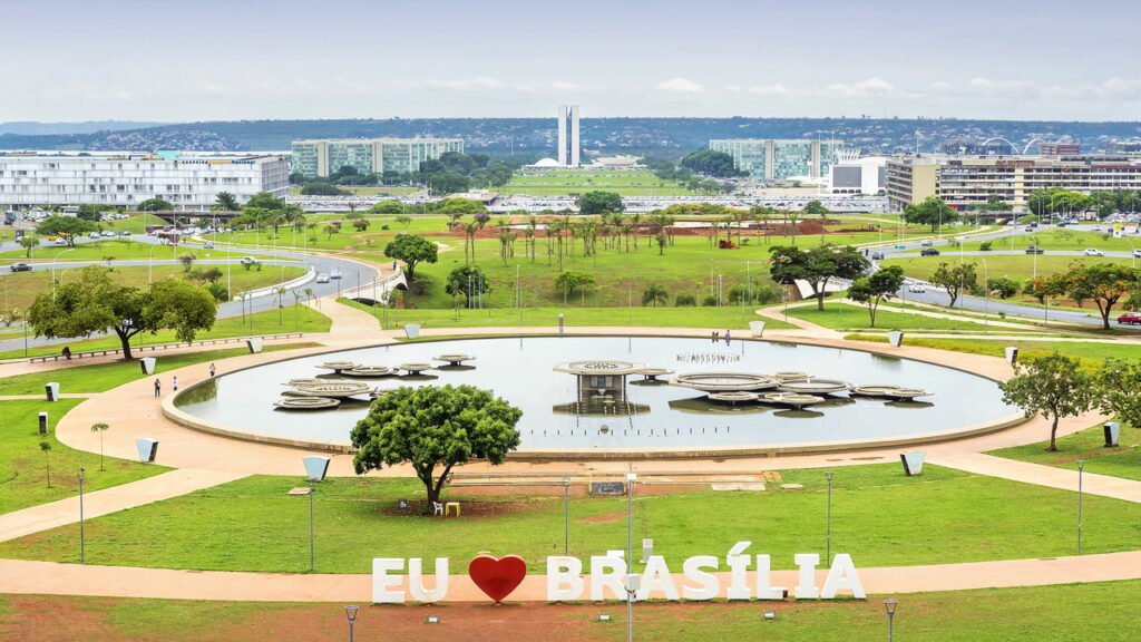 Brasília é a capital mais planejada do mundo e guarda segredos históricos
