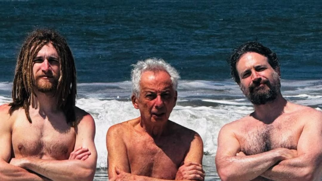 Caco Ciocler posta foto rara com o pai e o filho