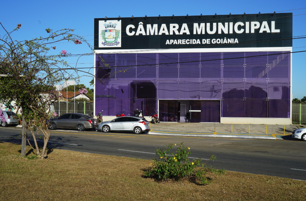 Vereadores de cidade goiana também querem iPhones da última geração