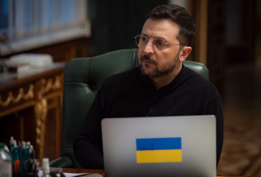 Zelensky nega cerco às forças ucranianas em Kursk