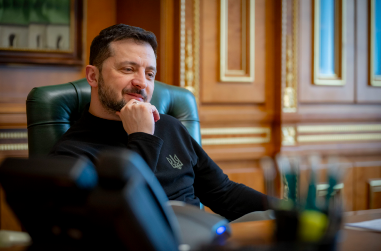 Apoio a Zelensky na Ucrânia contraria narrativas do governo Trump