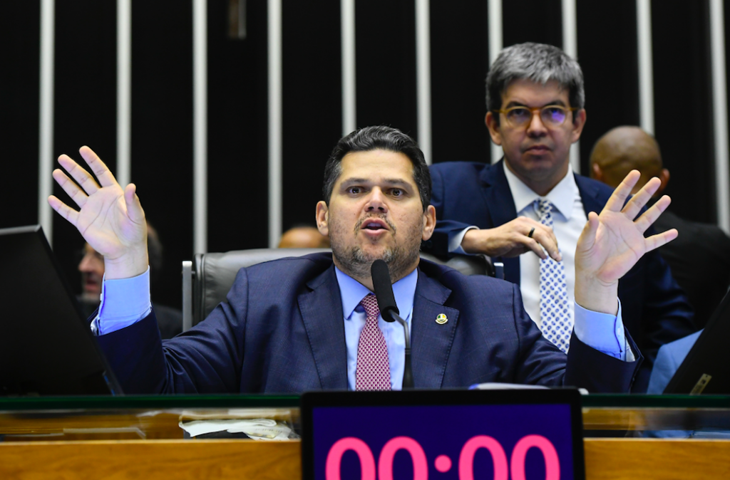 Projeto que esvazia a Lei da Ficha Limpa deve ser votado hoje pelo Senado