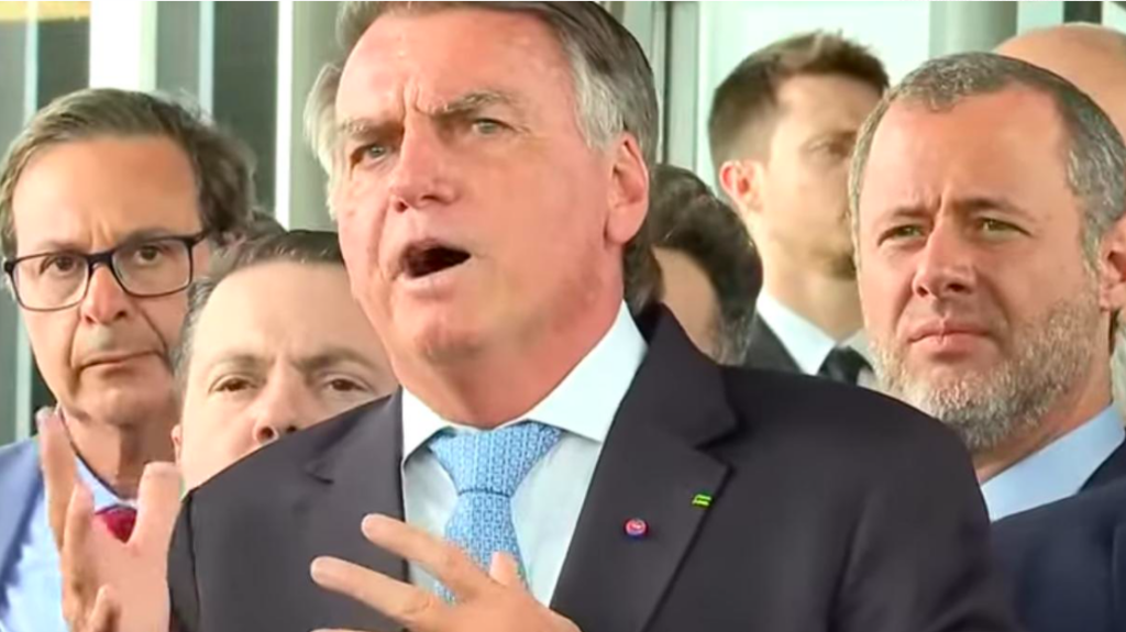 Bolsonaro faz defesa para a torcida