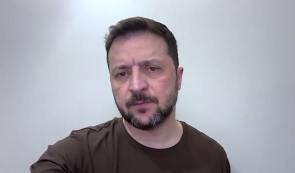 Zelensky cobra resposta de EUA e Europa a ataques russos com drones