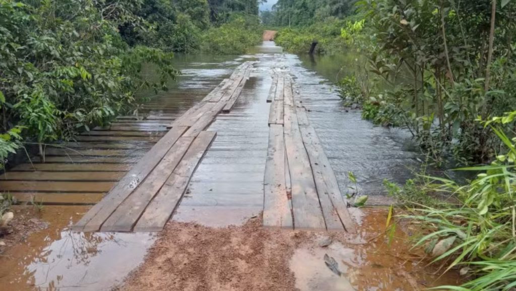 Intensas chuvas inundam Porto Velho
