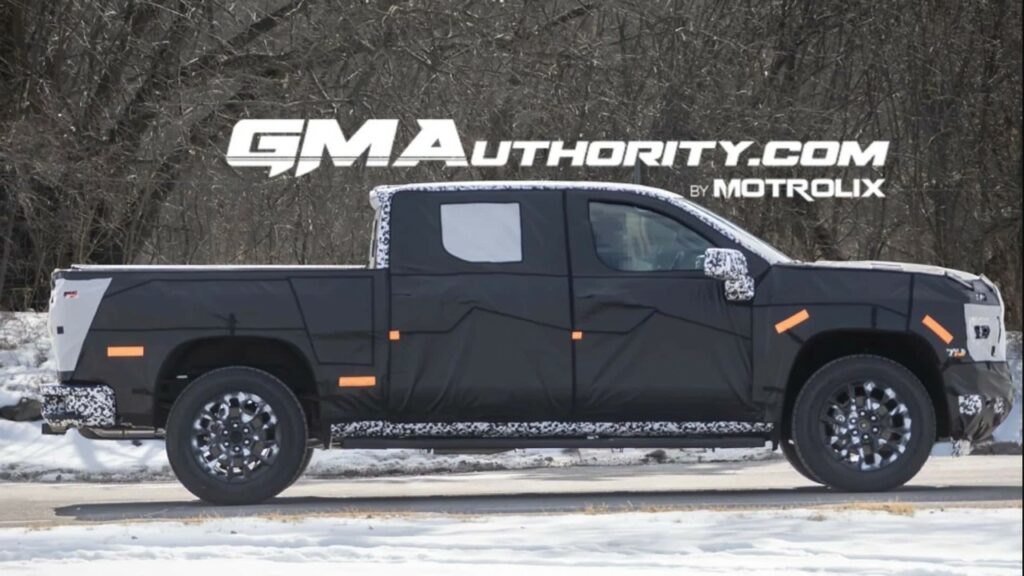 Novo Chevrolet Silverado 2027 é flagrado em fase de testes