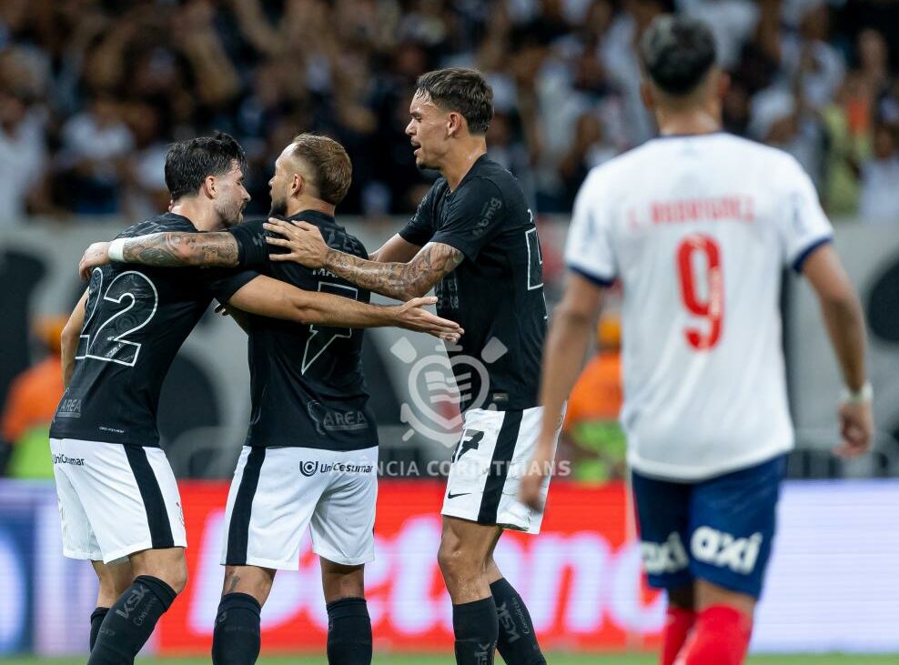 Corinthians faz gol aos 44 do 2° tempo e empata com Bahia na estreia do Brasileirão