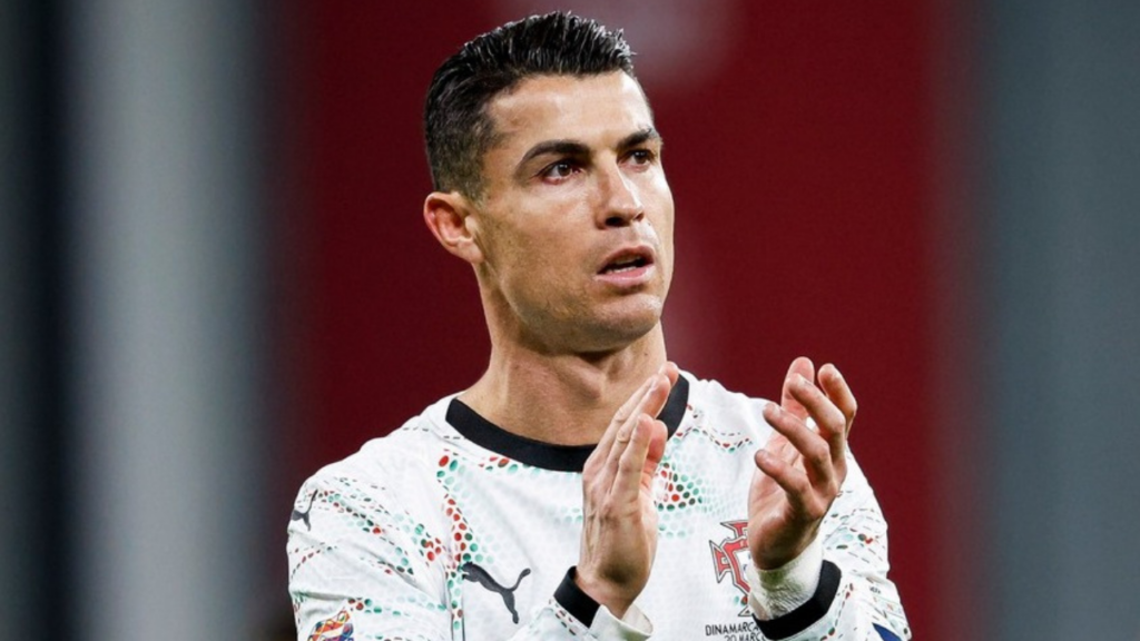 Cristiano Ronaldo perde pênalti bizarro pela seleção de Portugal, veja vídeo